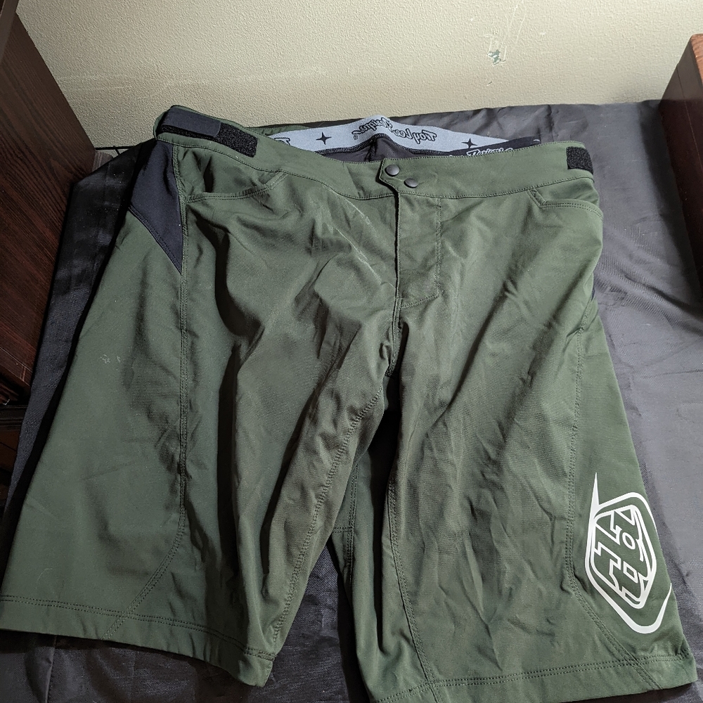 Men's flowline Troy Lee design 2 piece biking shorts with padding